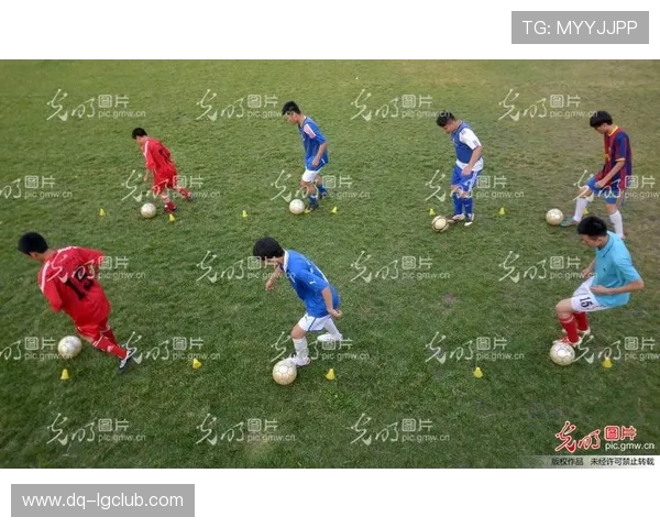 在辽阔绿茵上展开足球人追梦心灵史诗般的绚烂幻想场景画卷之光辉 在辽阔绿茵上展开足球人追梦心灵史诗般的绚烂幻想场景画卷之光辉