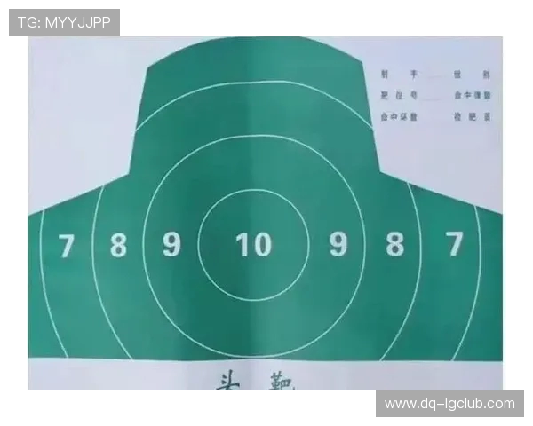 足球门框内视角下的激烈对抗与瞬间决胜时刻解析